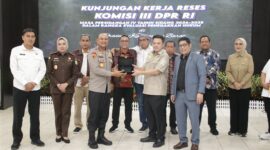 Foto : Kapolda Kalimantan Barat menerima kunjungan kerja reses Komisi III DPR RI di Ruang Graha Khatulistiwa Polda Kalbar