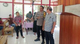 Foto : Polsubsektor Jelimpo Polsek Ngabang melaksanakan Pengamanan di beberapa gereja di setiap minggunya
