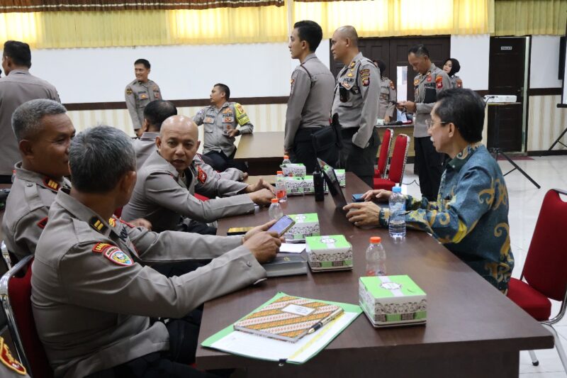 Foto : Kegiatan evaluasi terhadap kendaraan dinas operasional fungsi Sat Samapta dan Sat Binmas di Polresta Pontianak