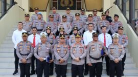 Foto : Kapolresta Pontianak pimpin langsung upacara pelepasan purna bakti bagi dua personel Polresta Pontianak