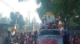 Foto : Arak-arakan menuju Alun-Alun Kecamatan Pagelaran untuk mengikuti upacara bendera dan perayaan bersama