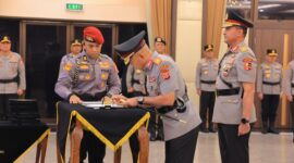 Foto : Kapolri Jenderal Polisi Drs. Listyo Sigit Prabowo resmi melantik Brigjen Pol Hengki sebagai Kapolda Banten yang baru