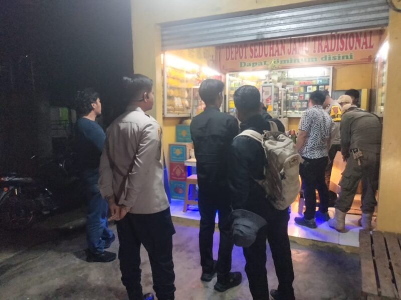 Foto : Polsek Cisoka melakukan sidak toko jamu diwilayah desa Cempaka Cisoka