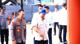 Foto : Presiden menjenguk anggota polri yang menjadi korban saat mengamankan aksi kerusuhan