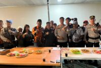 Foto : Ormas Pemuda Pancasila Pimpinan Anak Cabang (PAC) Jayanti melaksanakan kegiatan pengamanan (ngepam) di Mapolsek Cisoka