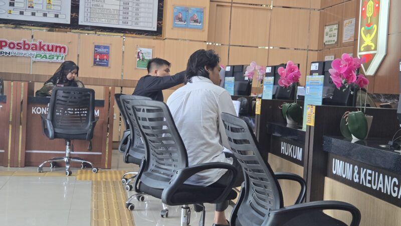 Foto : Kamarudin Simanjuntak dari Firma Hukum Victoria, mengajukan permohonan praperadilan ke Pengadilan Negeri Paringin