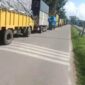 Foto : Antrian kendaraan ekspedisi yang didominasi truk hingga sepanjang 3 kilometer di jalan menuju pelabuhan