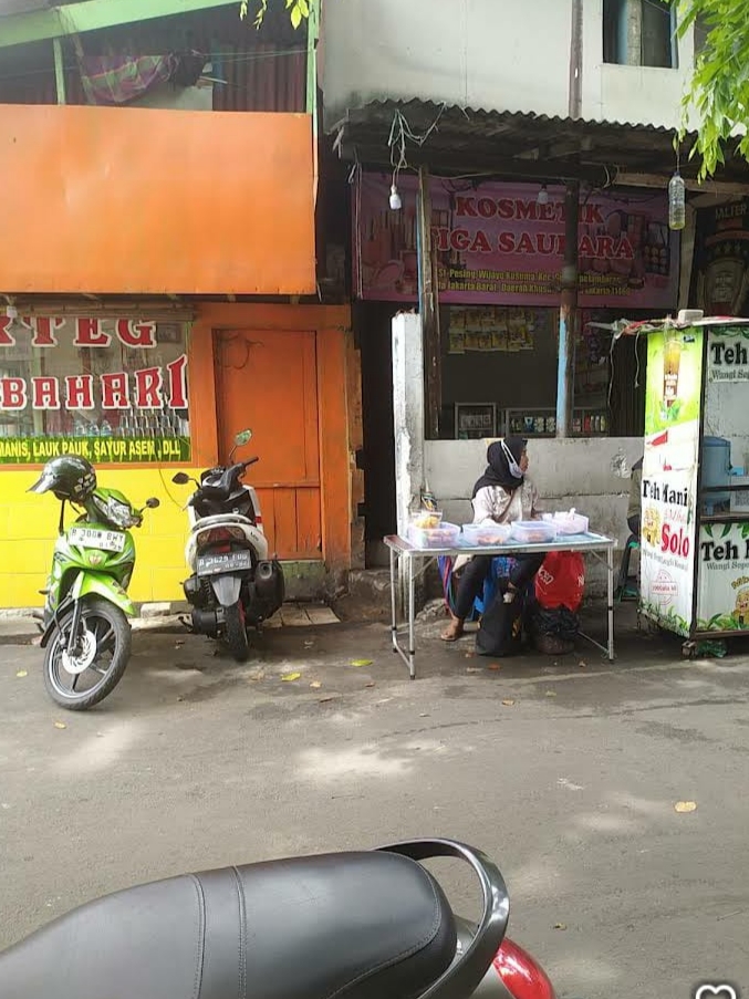 Foto : Toko kosmetik bernama 